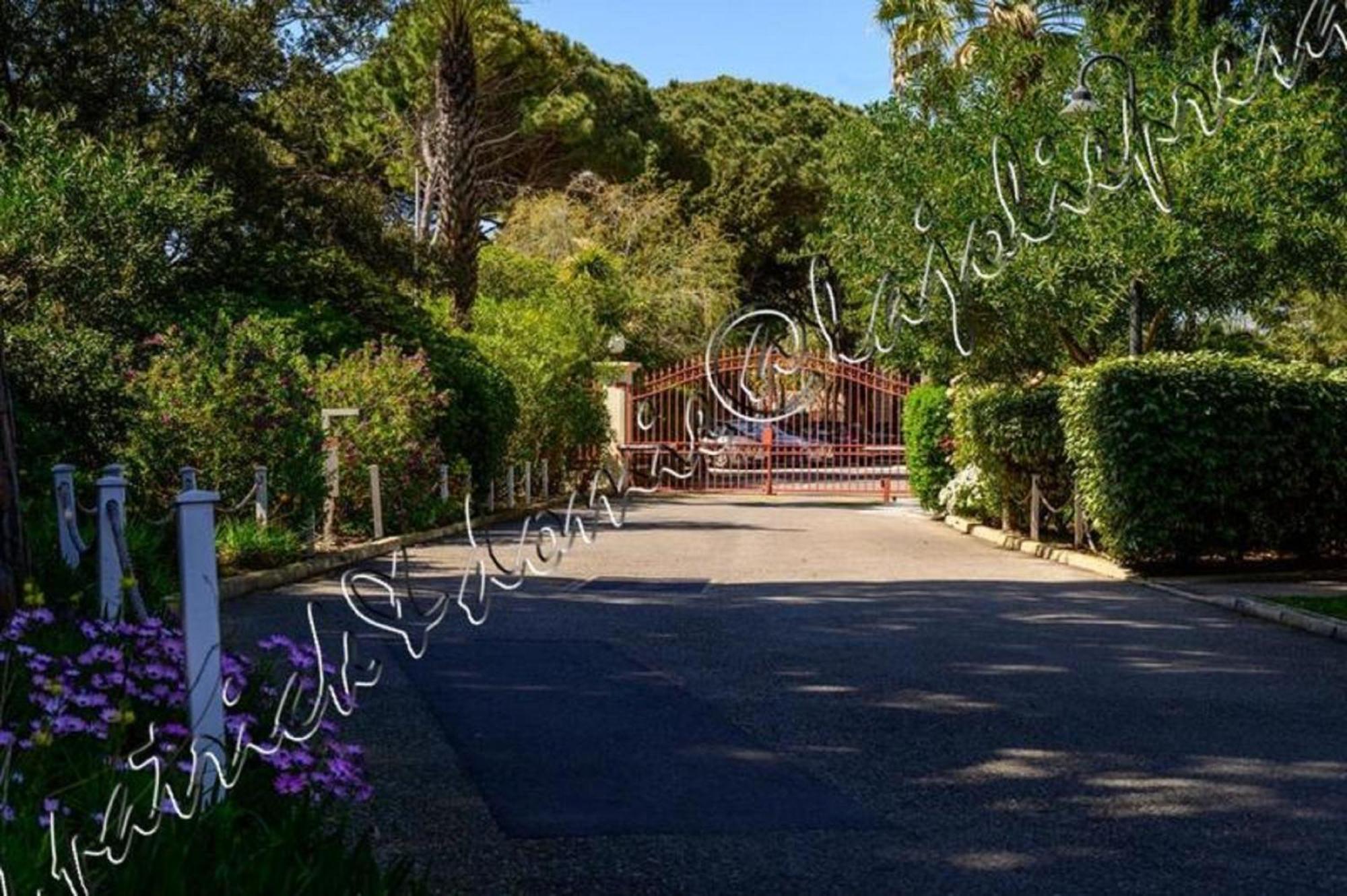 Magnifique Parc De La Presqu'Ile Avec Piscine Et Plage Face A Porquerolles ! Йер Экстерьер фото