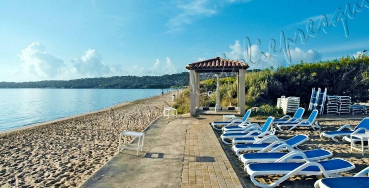 Magnifique Parc De La Presqu'Ile Avec Piscine Et Plage Face A Porquerolles ! Йер Экстерьер фото